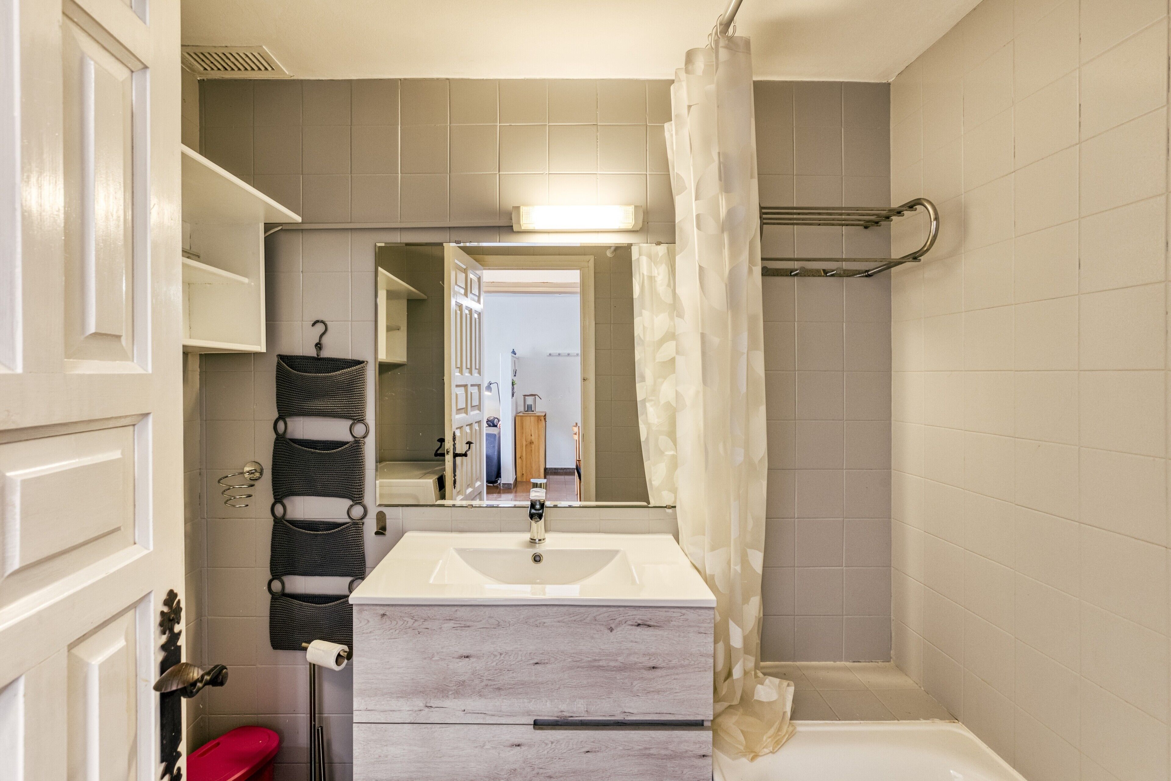 Shower, towels