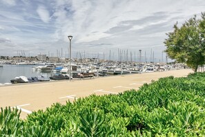 Marina - Apartment 'Patricia' with Private Terrace (L'Escala)