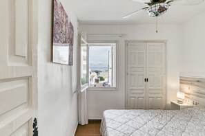 2 bedrooms, free WiFi, bed sheets - Apartment 'Patricia' with Private Terrace (L'Escala)