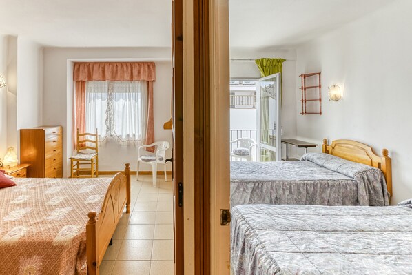 2 bedrooms, bed sheets