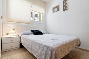 2 عدّة غرف نوم وواي فاي مجانًا وملاءات أسرّة