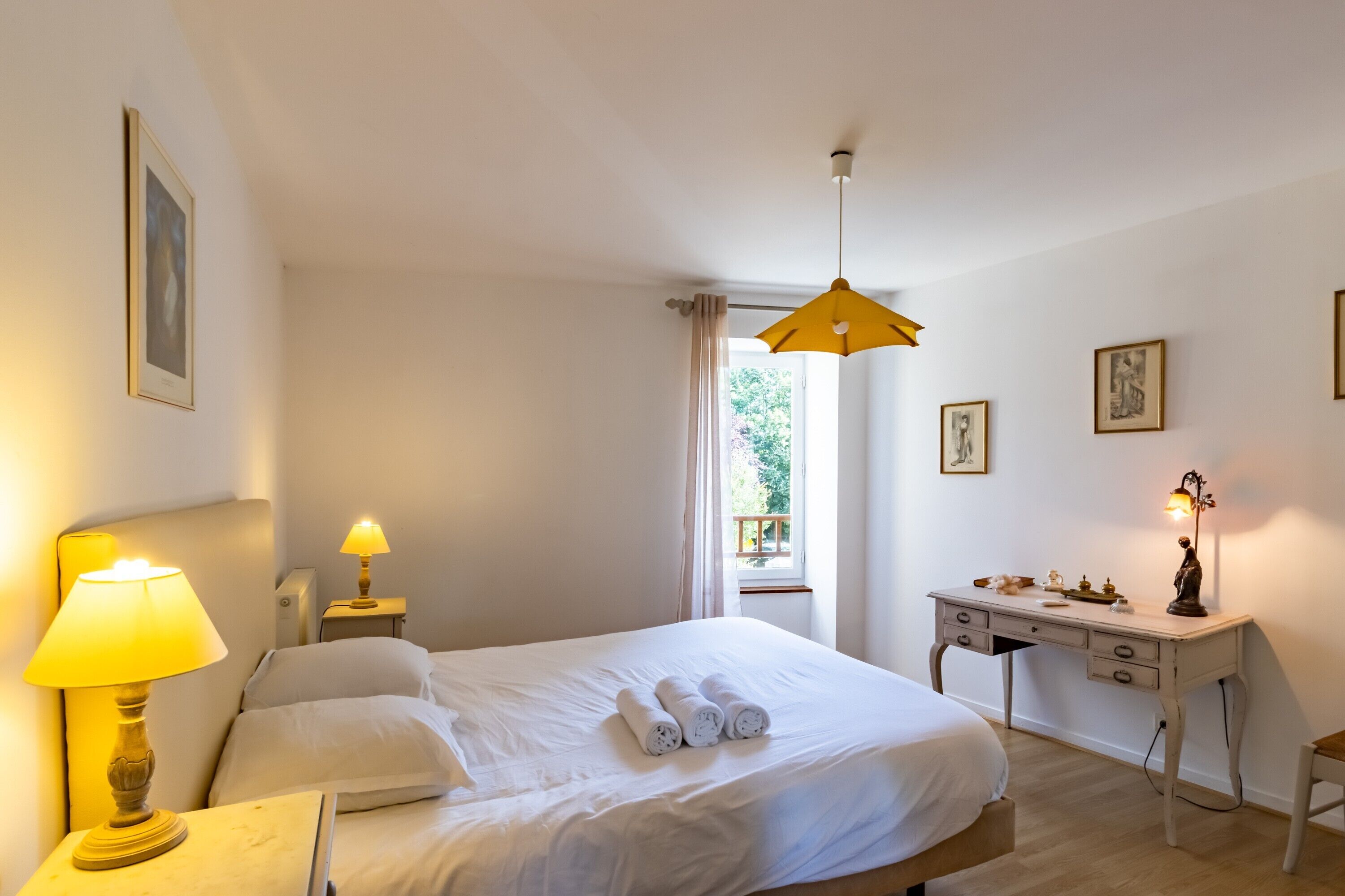 4 bedrooms, iron/ironing board, free WiFi