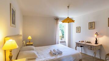 4 bedrooms, iron/ironing board, free WiFi