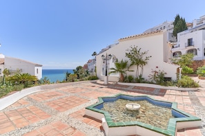 Property grounds - Apartment 'Sea View Nerja' with Shared Pool, Wi-Fi and Air Conditioning (Nerja)