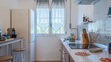 Fridge, microwave, stovetop, coffee/tea maker