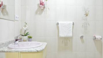 Doccia, asciugacapelli, asciugamani