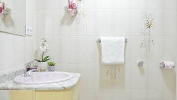 Doccia, asciugacapelli, asciugamani