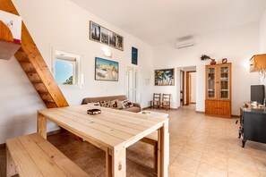 TV - Holiday Home 'Casa Es Vedrà' with Sea View, Wi-Fi and Air Conditioning (Sant Francesc de Formentera)