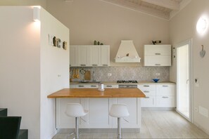 Kühlschrank, Ofen, Herdplatte, Geschirrspüler