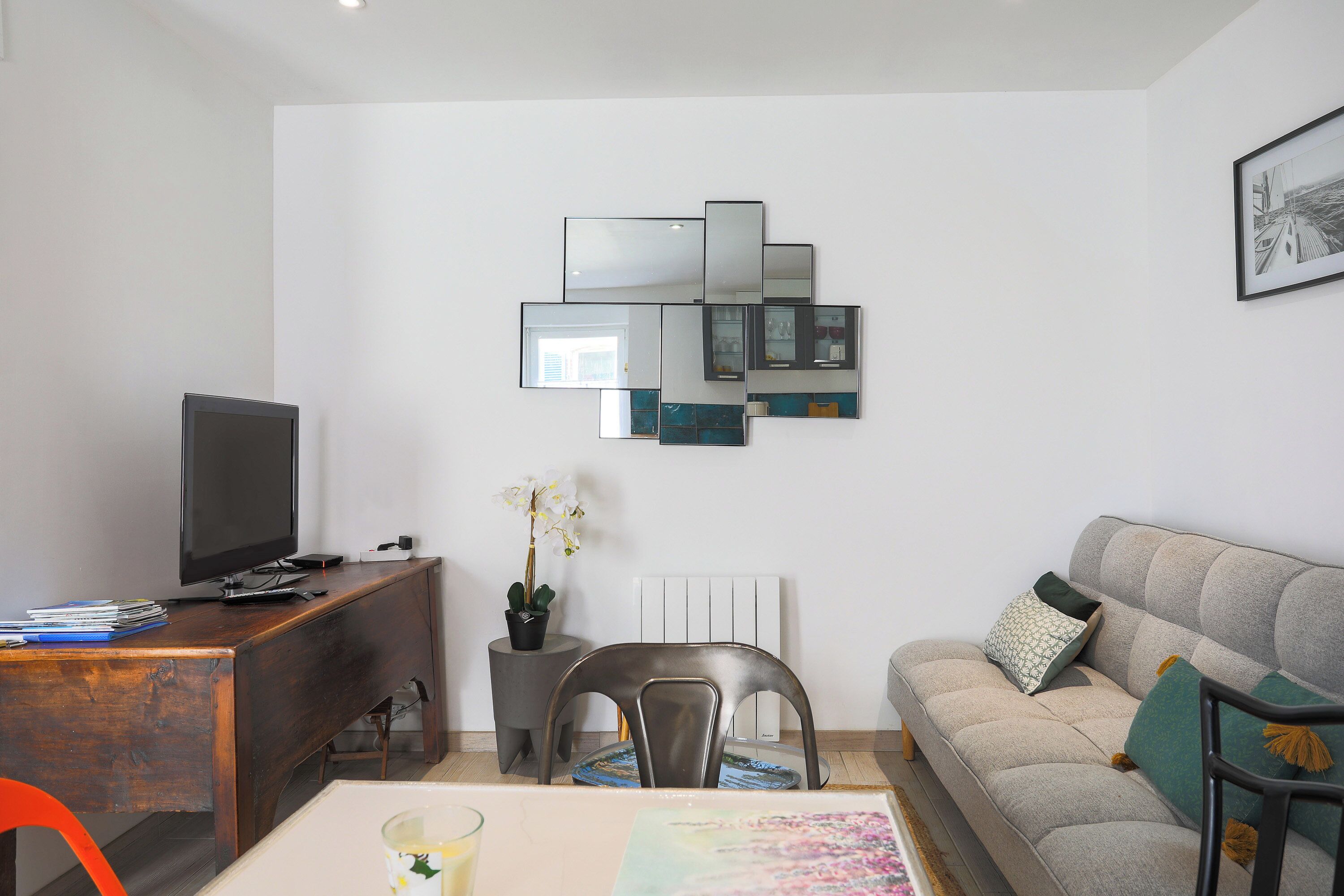 Televisie en een open haard