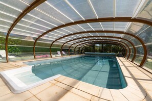 Een verwarmd zwembad