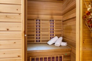 Sauna - Apartment 'Panoramablick' with Mountain View, Shared Garden and Wi-Fi (Rodeneck)