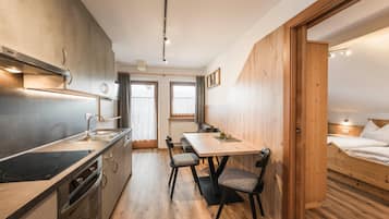 Frigorifero, forno, piano cottura, lavastoviglie