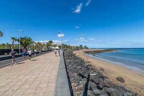 Beach nearby - 'Alma Ocean View' with Sea View, Shared Pool and Wi-Fi (Puerto del Carmen)
