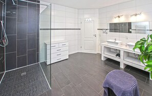 Douche, sèche-cheveux