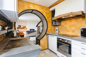 Refrigerador, microondas, horno, placa de cocina