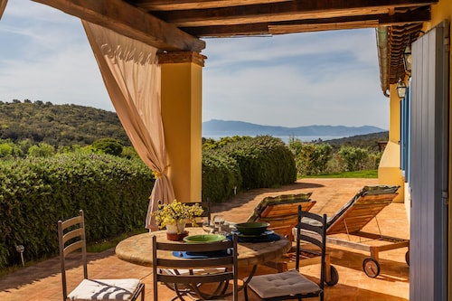 Ferienwohnung 'Casa Marino' mit Meerblick, WLAN und Klimaanlage