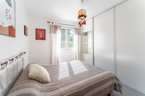 3 habitaciones, tabla de planchar con plancha y wifi gratis 