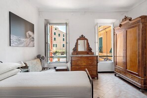 2 bedrooms, bed sheets