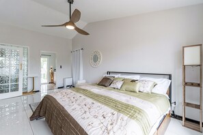 4 bedrooms, desk, travel cot, free WiFi