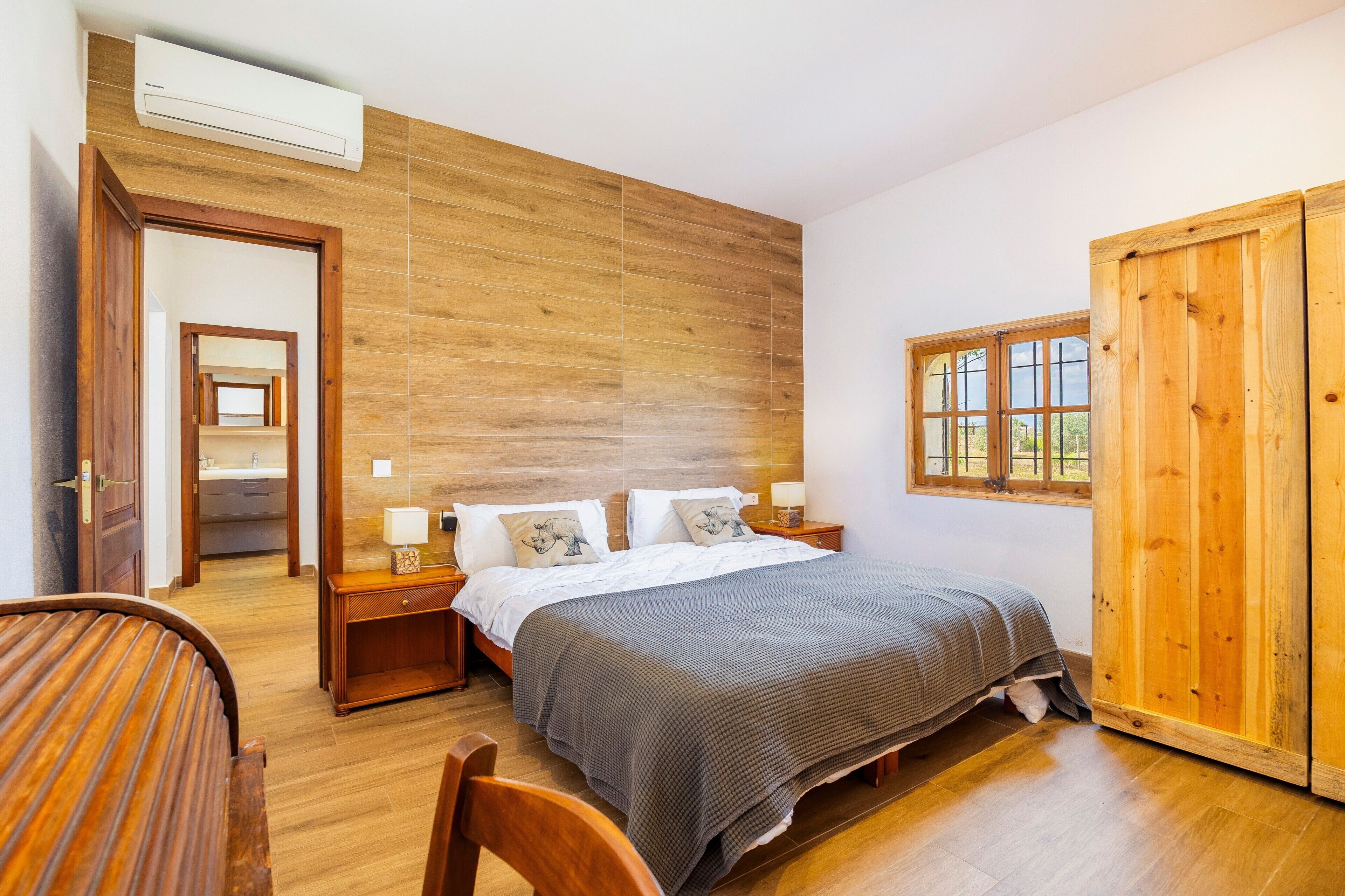3 chambres, fer et planche à repasser, Wi-Fi gratuit, draps fournis
