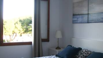 1 bedroom, iron/ironing board, bed sheets