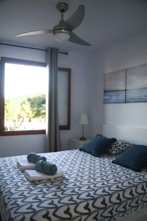 1 soverom, strykejern/-brett og sengetøy