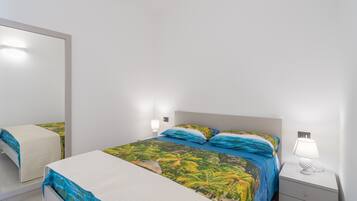 1 habitación, tabla de planchar con plancha, wifi gratis y ropa de cama