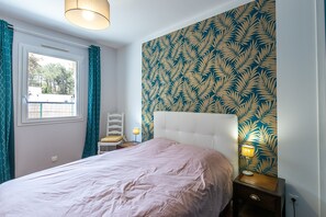 3 makuuhuonetta, silitysrauta/-lauta, ilmainen Wi-Fi, vuodevaatteet