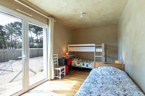 3 bedrooms, iron/ironing board, free WiFi, bed sheets - House 100m2 Near Beach and Forest - Terrace & Garden (Saint-Jean-de-Monts)