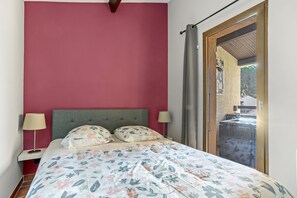 2 bedrooms, iron/ironing board, free WiFi