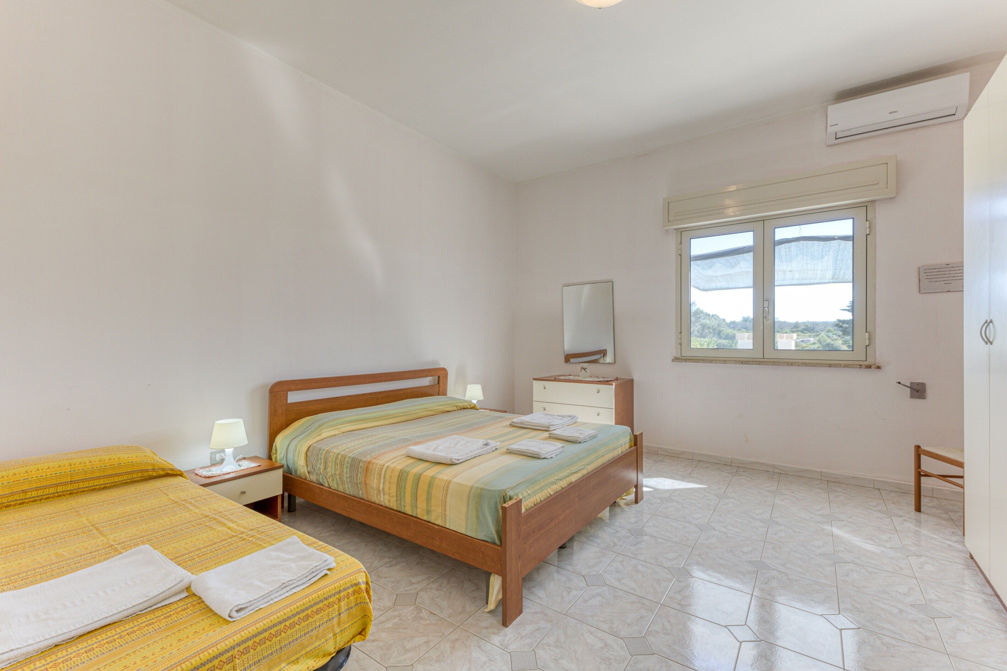 1 bedroom, bed sheets