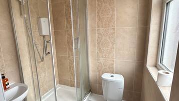 Standard Double Room | Bathroom