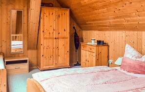 1 bedroom, bed sheets