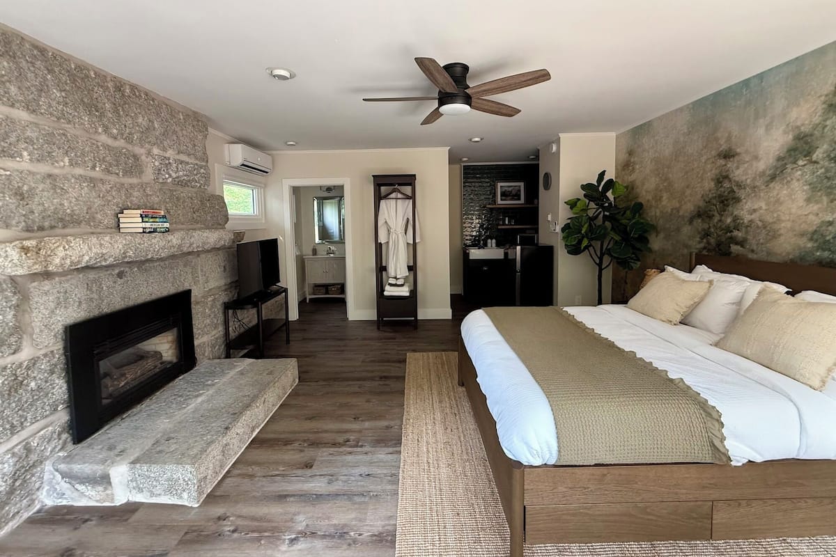 Studio Suite Deluks | Seprai premium, selimut bulu angsa, dan busa memori