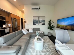 Living area - One BR Apt in Capitol Hill Seattle on Top Floor with View (Seattle)
