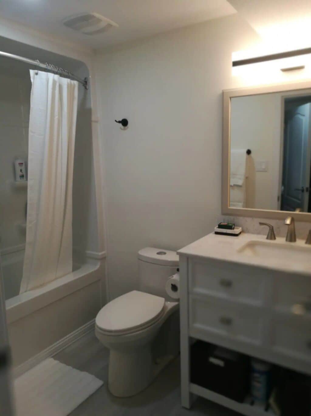 吹风机、毛巾、肥皂、洗发水