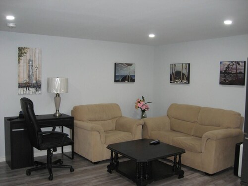 Beautiful 2-bedroom Guest Home in Guelph