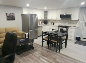 Interior - Beautiful 2-bedroom Guest Home in Guelph (Guelph)