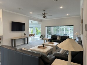 Smart TV, video games, DVD player, stereo - Available Aug! Stay at BlueWalden waterfront, 5 ensuite bedrooms, pool/spa, dock (Montgomery)