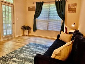 Living area - Near Braves Stadium Free Pkng
 (Marietta)