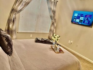 1 bedroom, iron/ironing board, WiFi, bed sheets - Near Braves Stadium Free Pkng
 (Marietta)