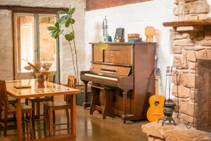 Dining - Sandon Ridge Studio (Sandon)