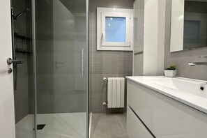 Shower, hair dryer, towels - Sea views apartment Platja d'Aro (Platja d'Aro)