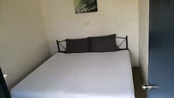 9 bedrooms, WiFi, bed sheets