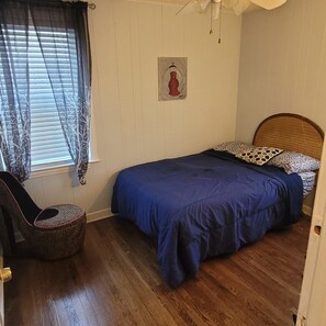 4 dormitorios, tabla de planchar con plancha, wifi y ropa de cama