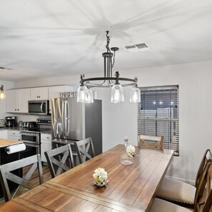 Dining - Casa Grande Luxe Stay/ Heated Pool (Casa Grande)