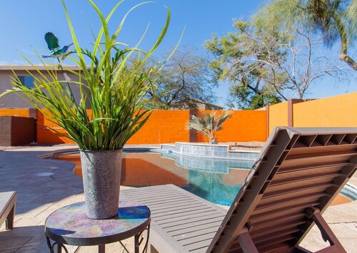 Colorful 3BR Home /Private, Patio +Pool+Hot Tub