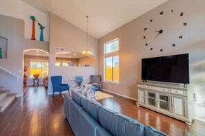 Smart TV, offices - Hot Tub+Heated Pool/Loving Home! (Casa Grande)