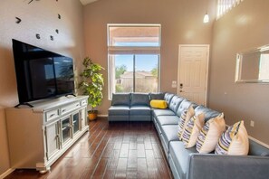 Smart TV, offices - Hot Tub+Heated Pool/Loving Home! (Casa Grande)
